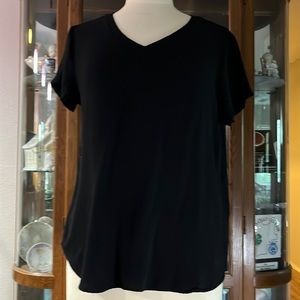 BLACK V-NECK SHORT SLEEVE BLOUSE